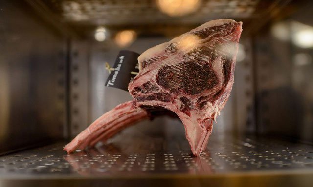 Thịt bò ngủ đông - món ăn đắt đỏ tại nhiều nhà hàng steak nổi tiếng