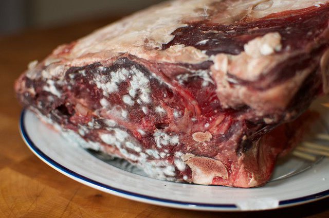 Thịt bò ngủ đông - món ăn đắt đỏ tại nhiều nhà hàng steak nổi tiếng