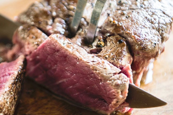 Thịt bò nhân tạo sẽ có mặt trên thị trường: Đột phá cho người ăn chay vì không muốn sát sinh