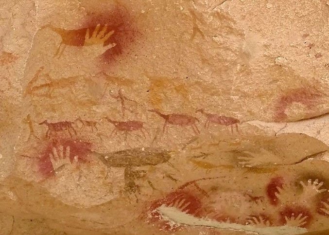 Thông điệp bí ẩn từ bức họa 9.000 năm tuổi đầy dấu bàn tay trong hang động này