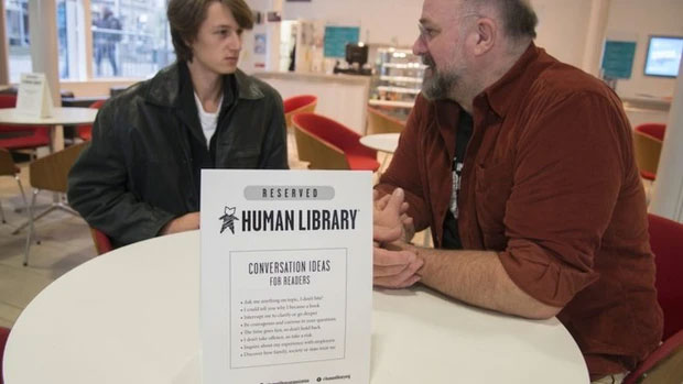 Thư viện không có nổi một cuốn sách nhưng vô số người tìm đến để được nghe và lắng nghe