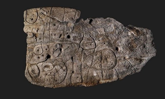 Tìm thấy bản đồ cổ nhất châu Âu khắc trên phiến đá 4.000 năm