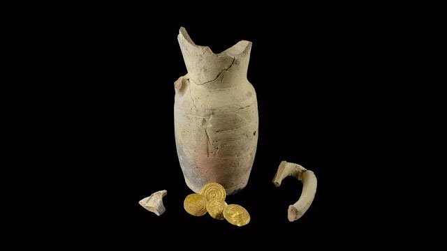 Tìm thấy bình cổ chứa tiền vàng ở Jerusalem