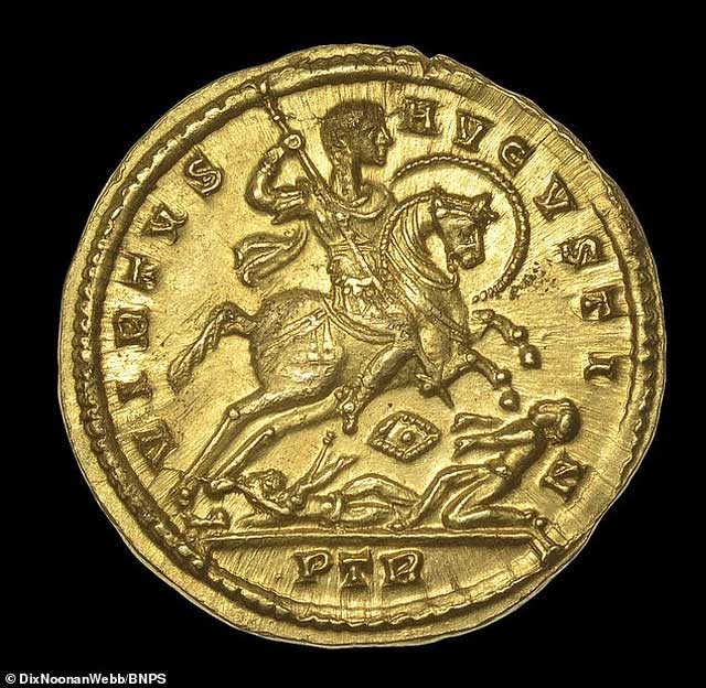 Tìm thấy đồng xu La Mã cổ đại cực kì quý hiếm trị giá hơn nửa tỷ đồng