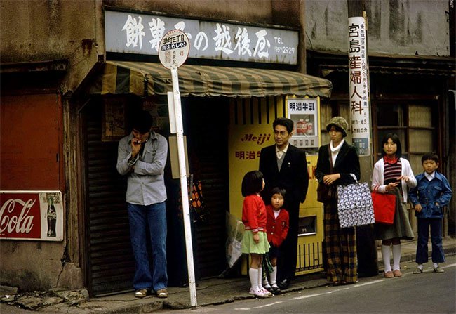 Tokyo thập niên 1970 đầy hoài niệm qua ống kính nhiếp ảnh gia Canada