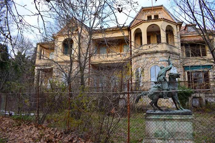 Top 10 ngôi nhà bỏ hoang nổi tiếng thế giới