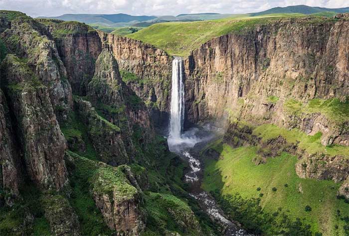 Top 13 thác nước tự nhiên đẹp như tranh vẽ