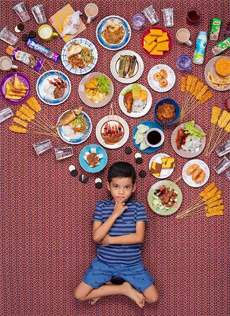 Trẻ em khắp thế giới ăn gì trong vòng 1 tuần? Bộ ảnh đặc sắc ghi lại vô vàn điều thú vị