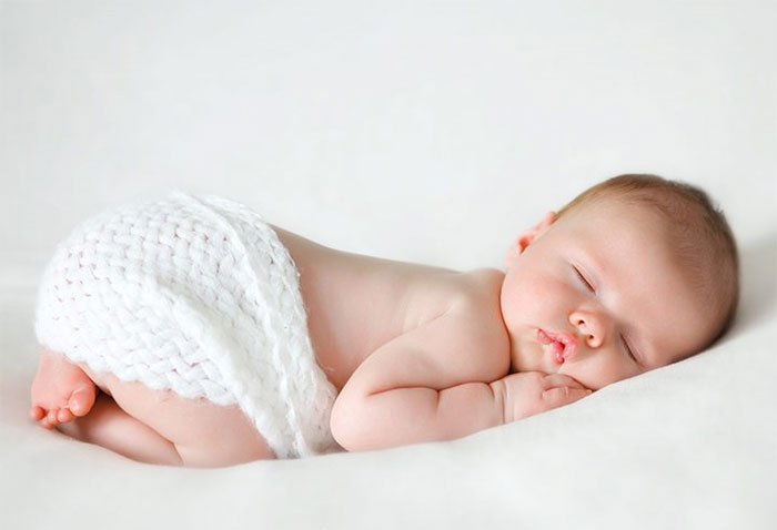 Trẻ sơ sinh ngủ chập chờn kéo dài bao lâu? có đáng lo không?