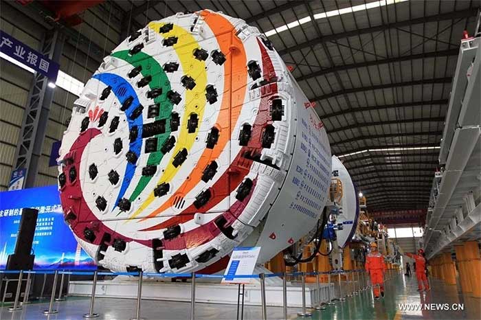 Trung Quốc chế tạo siêu cỗ máy bất bại: Nặng 1900 tấn, có khả năng đào 350m xuống lòng đất chỉ trong 1 tháng