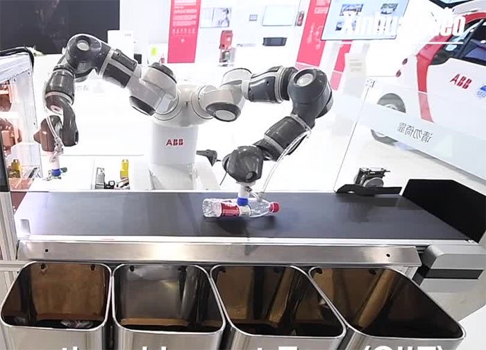 Trung Quốc ra mắt robot phân loại rác