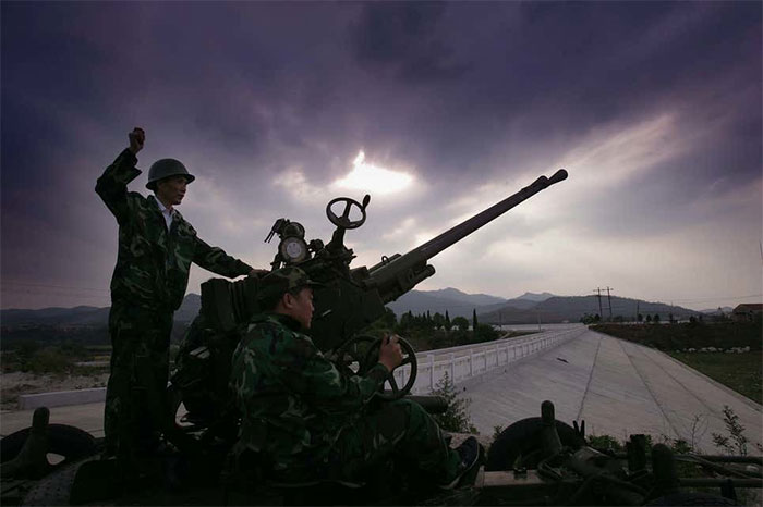 Trung Quốc sử dụng tên lửa để hô mưa gọi gió