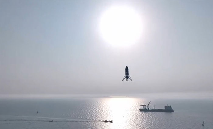 Trung Quốc thử nghiệm thành công rocket hạ cánh thẳng đứng trên biển