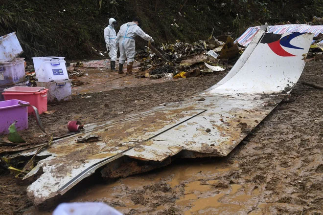 Trung Quốc tìm thấy 36.000 mảnh vỡ từ xác máy bay rơi