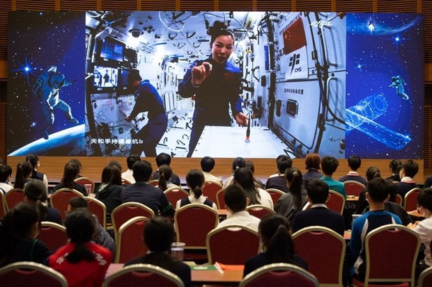 Trung Quốc tổ chức lớp học trực tuyến từ bên ngoài không gian