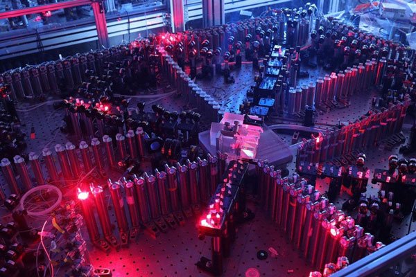 Trung Quốc tuyên bố 'ưu thế lượng tử': 3 phút giải xong bài toán mà siêu máy tính mạnh nhất thế giới cần 600 triệu năm mới xong!