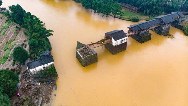 Trung Quốc: Vỡ 14 đê, lũ Trường Giang chảy ngược vào hồ nước ngọt lớn nhất
