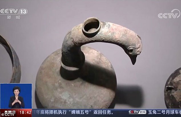 Trung Quốc Xác định được chất lỏng bí ẩn trong chiếc bình 2.000 năm tìm thấy ở mộ cổ