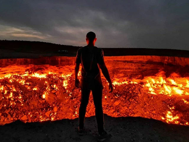 Turkmenistan muốn dập tắt Cổng địa ngục đã bốc cháy suốt 50 năm trên sa mạc!