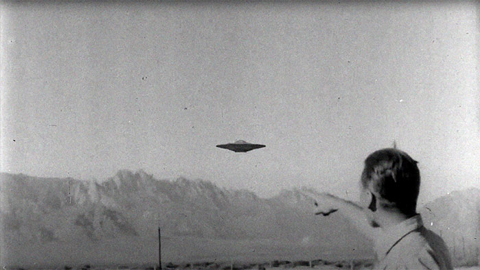 UFO: Từ chủ nghĩa giật gân đến khoa học