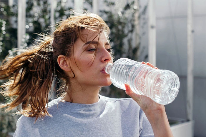 Uống nước từ chai nhựa có làm tăng nguy cơ mắc tiểu đường loại 2?
