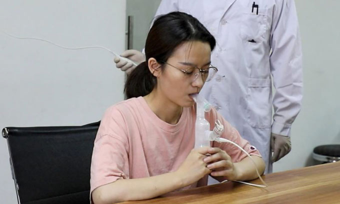 Vaccine dạng hít của Trung Quốc hiệu quả hơn mũi tăng cường