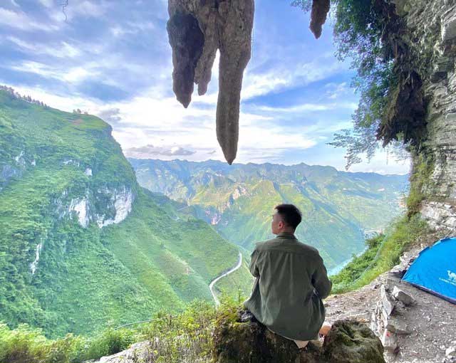 Vách đá trắng trên đèo Mã Pí Lèng: Có gì mà dân du lịch bụi gọi là chỗ ngủ view ngàn sao?