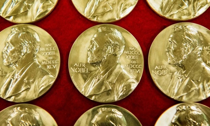 Vấn đề với quy tắc trao thưởng 3 người của giải Nobel