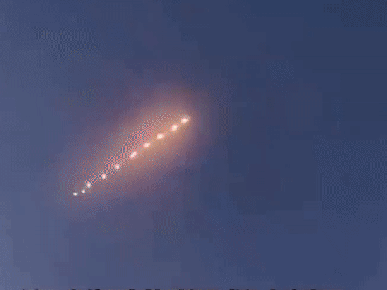 Vật thể bay phát sáng bí ẩn xuất hiện trên bầu trời Trung Quốc