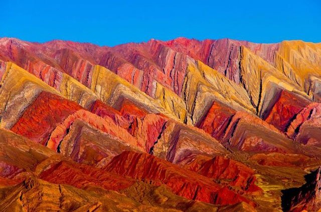 Vẻ choáng ngợp của 5 ngọn núi nhuộm màu cầu vồng đẹp nhất thế giới