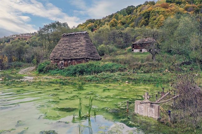 Vẻ đẹp đáng sợ của thung lũng chết chóc ở Romania