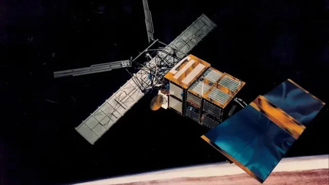 Vệ tinh 2,3 tấn của ESA rơi tự do xuống Thái Bình Dương, bốc cháy