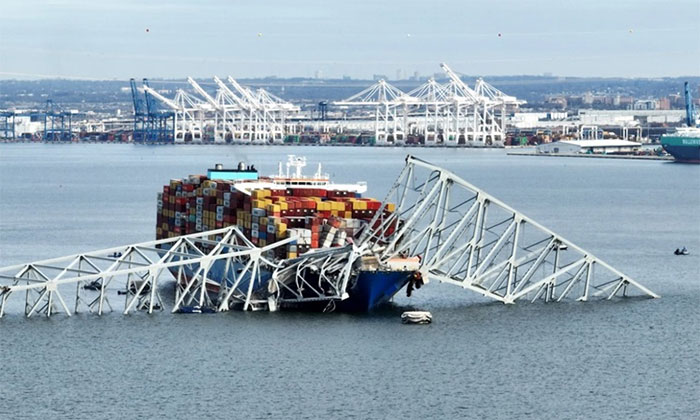 Vì sao cây cầu ở Mỹ sụp đổ nhanh khi tàu hàng đâm trúng?