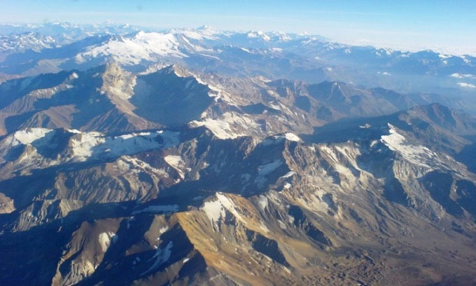 Vì sao dãy Andes trở nên đồ sộ?