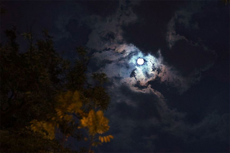 Vì sao đêm qua không quan sát được siêu trăng ở Hà Nội?
