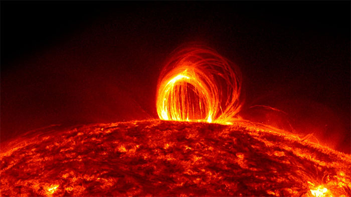 Vì sao Mặt trời có thể cháy sáng trong không gian mà không cần oxy?