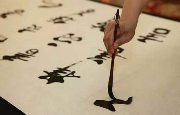Vì sao người Trung Hoa cổ xưa viết chữ từ phải sang trái?