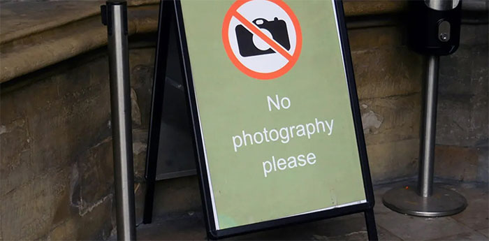 Vì sao nhiều bảo tàng, thủy cung cấm du khách chụp ảnh?