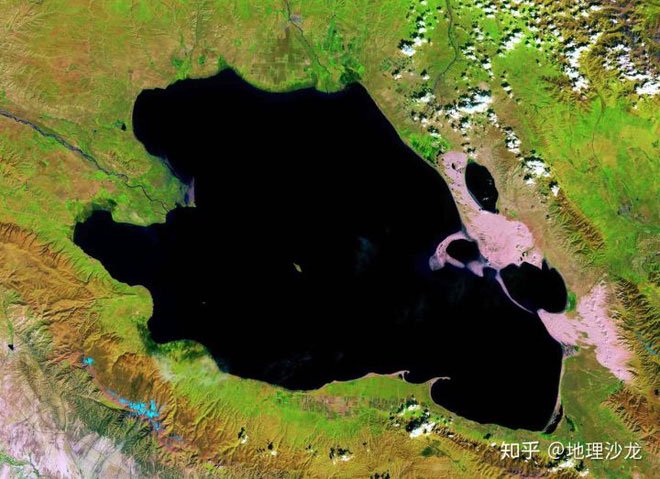 Vì sao thấp hơn mực nước biển nhưng lưu vực Turpan lại không hề có những hồ nước lớn?