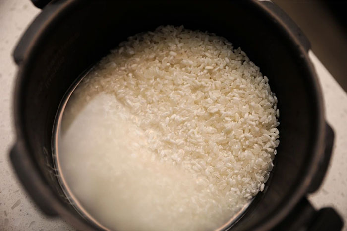 Vì sao vẫn nên vo gạo trước khi nấu?