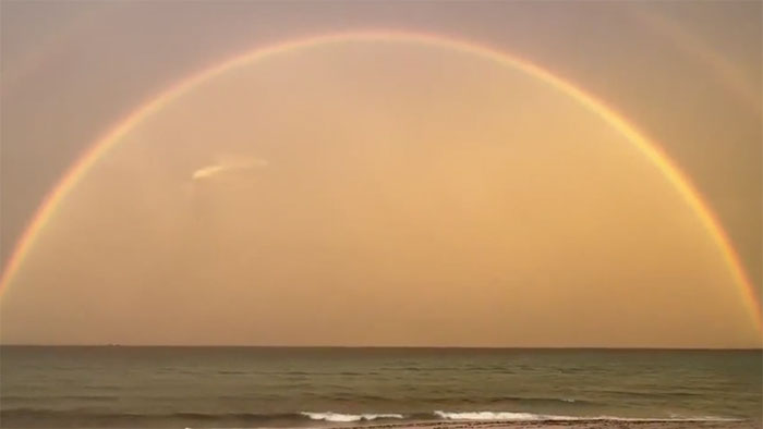 Video: Cầu vồng đôi xuất hiện trên bãi biển Dania, Florida