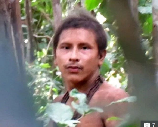 Video hiếm quay cảnh người bộ lạc nguyên thủy ở rừng Amazon