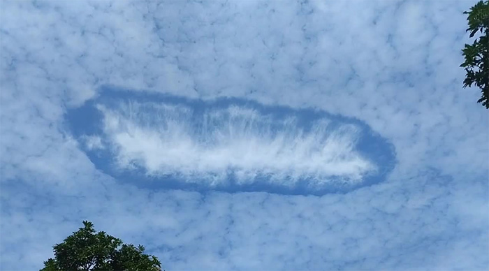 Video: Người dân ghi được cảnh tượng kỳ lạ xuất hiện trên bầu trời