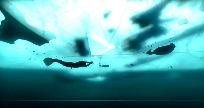 Video: Người đàn ông lập kỷ lục thế giới bơi 105m dưới băng chỉ trong 1 lần thở