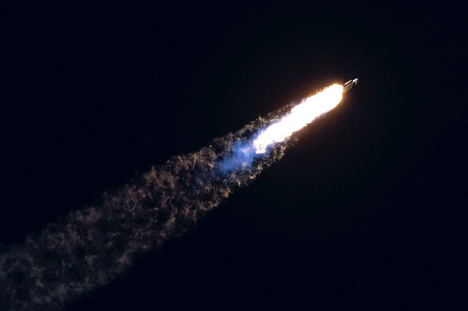 Video phóng tên lửa SpaceX Falcon Heavy làm choáng váng người xem