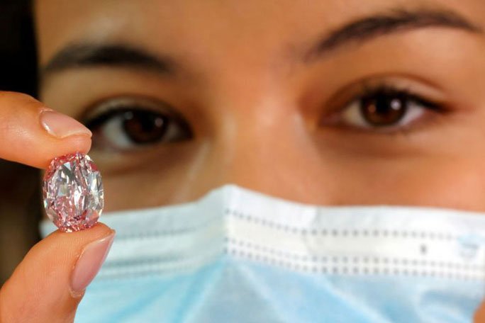 Viên kim cương hồng tím siêu đắt và dự báo cạn kiệt trong tương lai