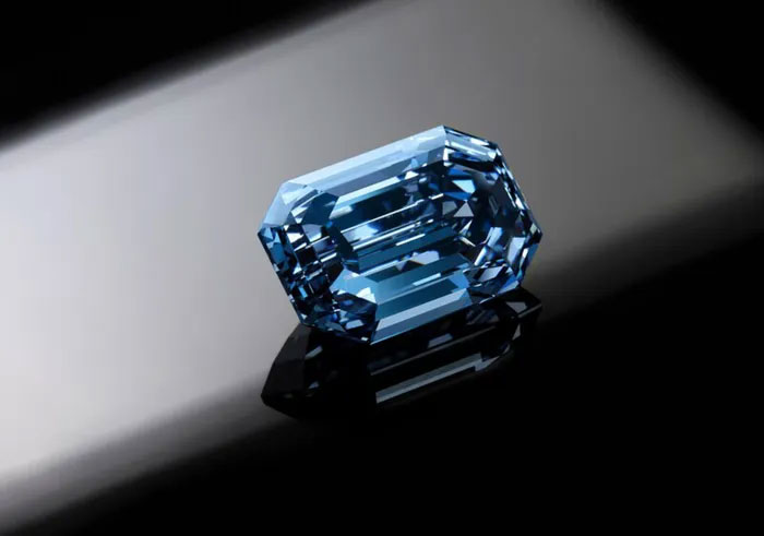 Viên kim cương xanh lớn nhất thế giới được đấu giá hơn 57 triệu USD