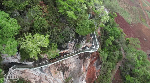 Việt Nam sắp có cầu kính đi bộ dài nhất thế giới, bắt đầu đón khách vào dịp 30/4 này