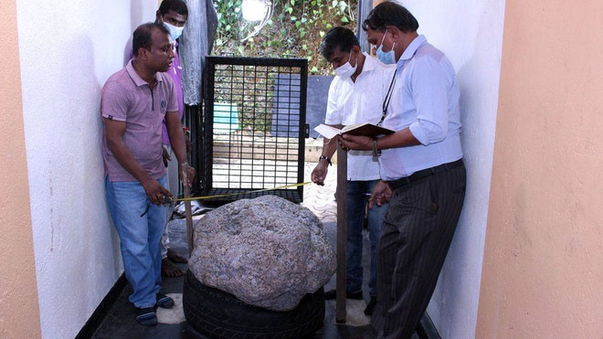 Vô tình tìm thấy đá quý 100 triệu USD khi đào giếng ở Sri Lanka