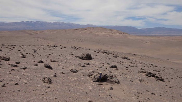 Vụ nổ sao chổi cổ đại biến sa mạc khô cằn nhất thế giới thành thuỷ tinh